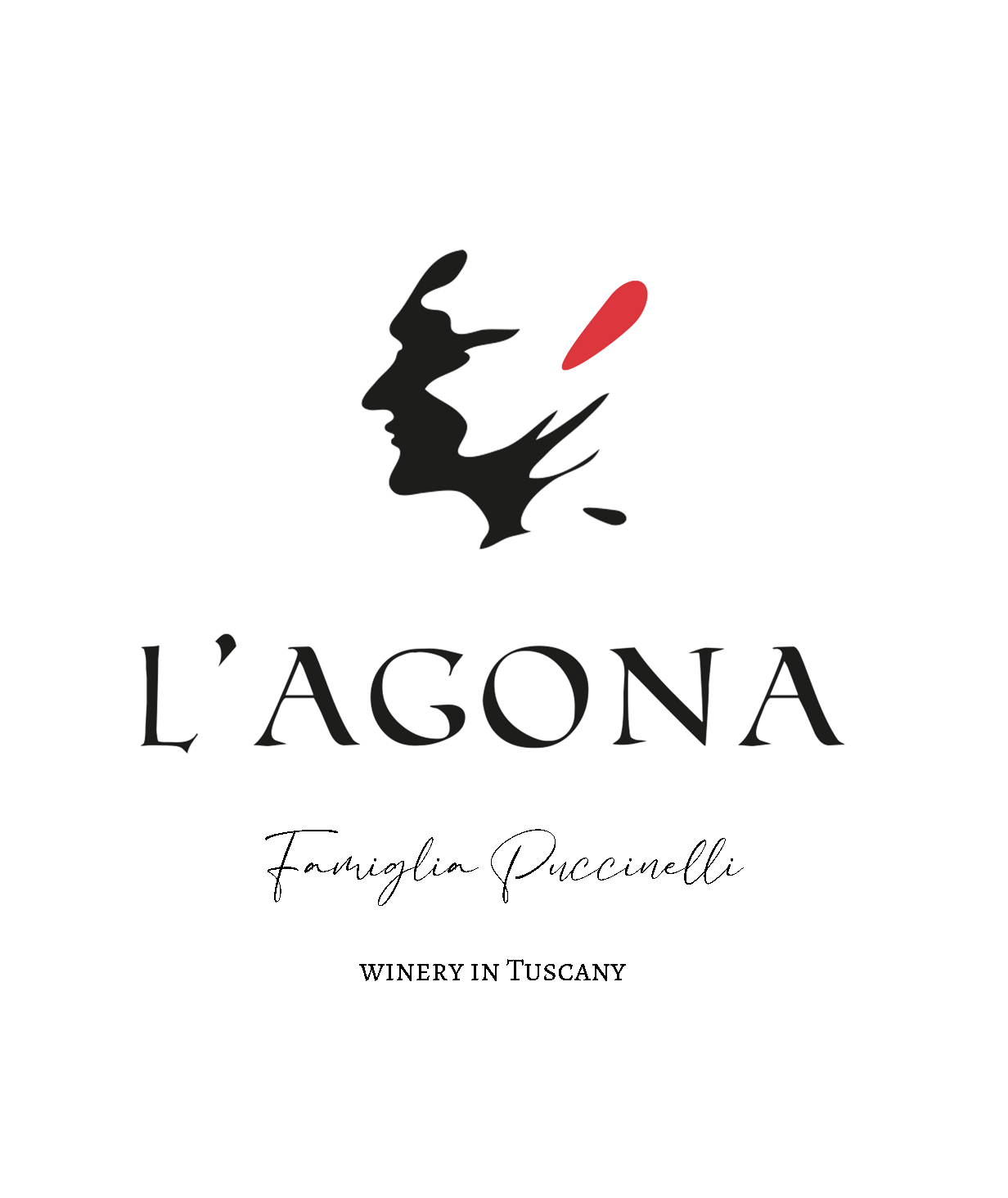 La famiglia dell’azienda vinicola L’Agona posa tra i filari della tenuta di Terricciola, illuminata dalla luce calda del tramonto.