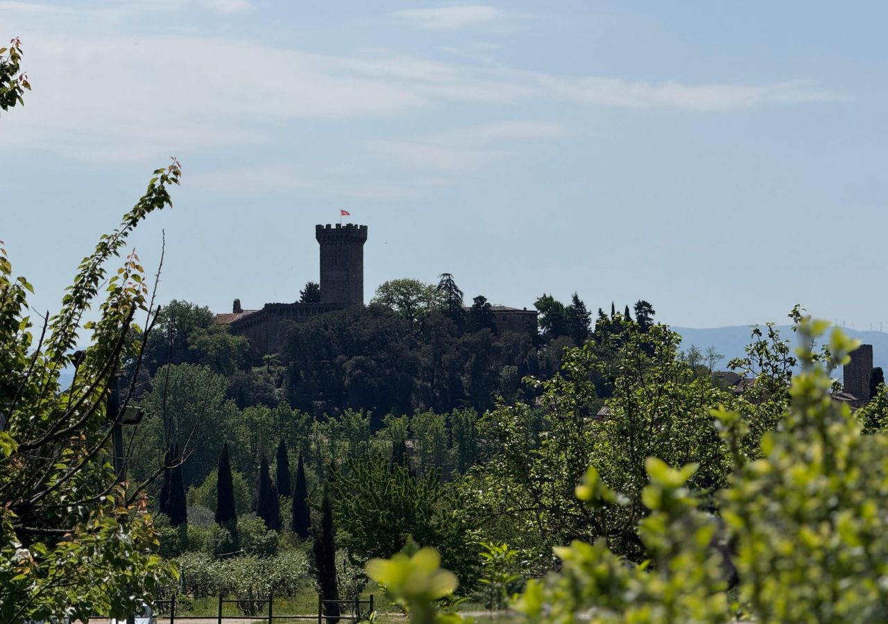 Vista sulla Rocca del Brunelleschi dal Frantoio di Vicopisano